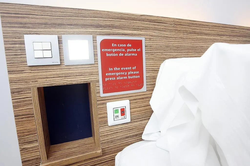Travelodge Barcelona Fira لوسبيتاليت دي يوبريغات إسبانيا