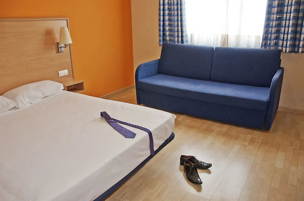 Travelodge Barcelona Fira L'Hospitalet de Llobregat 3*,  İspanya